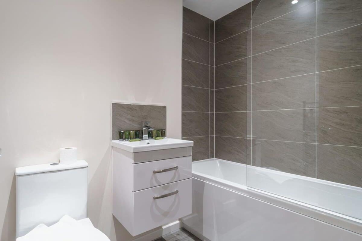 Bright 2 Bed Apartment Manchester - Sleeps 4 Exterior foto